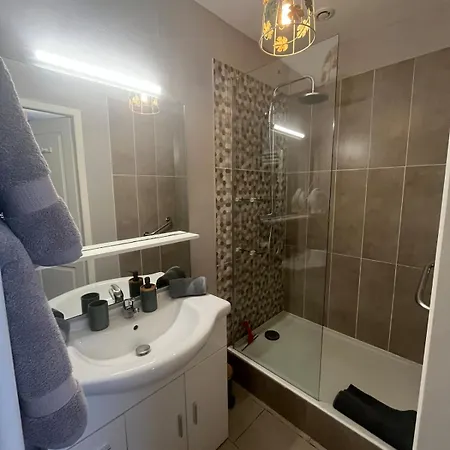 Апартаменты Cosy Avec Climatisation Et Terrasse Malataverne